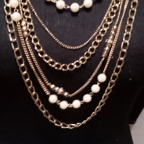 Necklace layered 8 chains 18in" used - Picture 2 of 3
